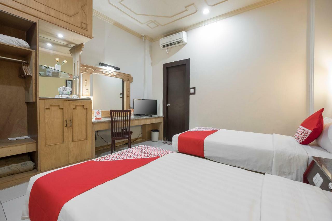 Oyo 821 Hotel Dinasti Makassar Ngoại thất bức ảnh